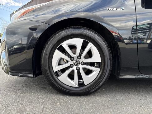 Used 2018 Toyota Prius Two w/ Prius Two Safety Plus Package FWD image 2