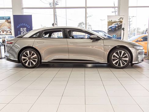 Used 2024 Lucid Air Touring image 11