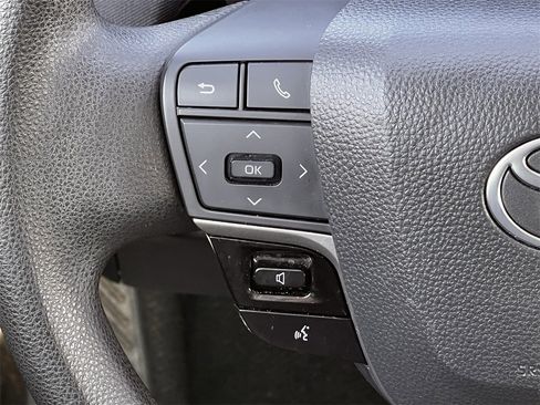 Used 2025 Toyota Camry LE image 14