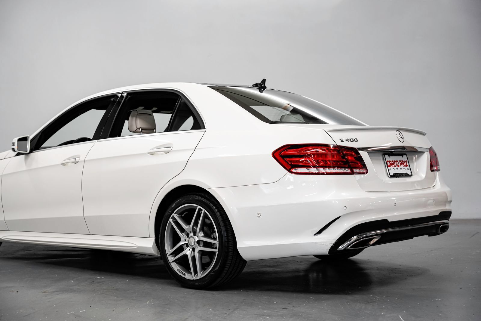 Used 2015 Mercedes-Benz E 400 Sedan image 40
