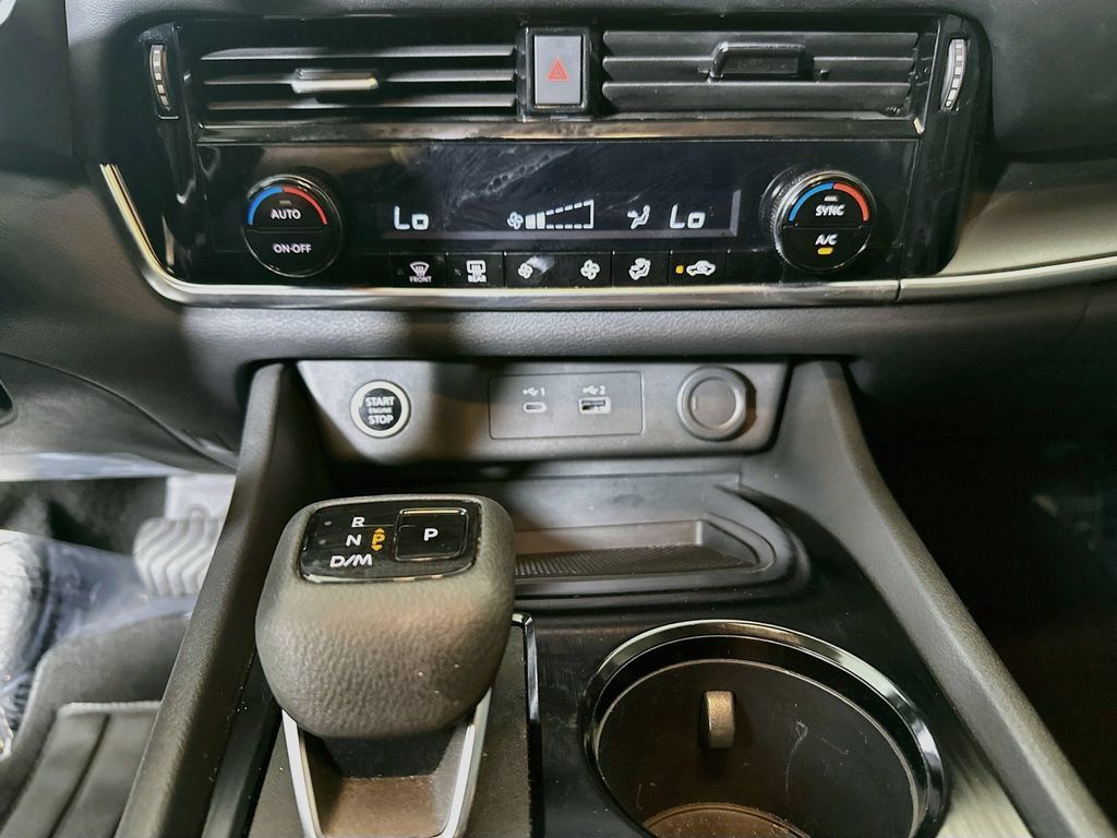 Used 2023 Nissan Rogue SV FWD image 23