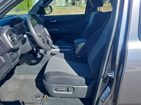 Used 2022 Toyota Tacoma TRD Off-Road image 12