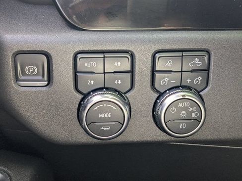 Used 2022 GMC Sierra 1500 SLT w/ SLT Premium Plus Package AWD/4WD image 22