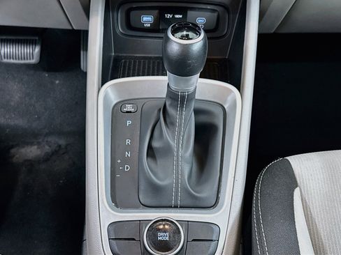Used 2025 Hyundai Venue SEL FWD image 24