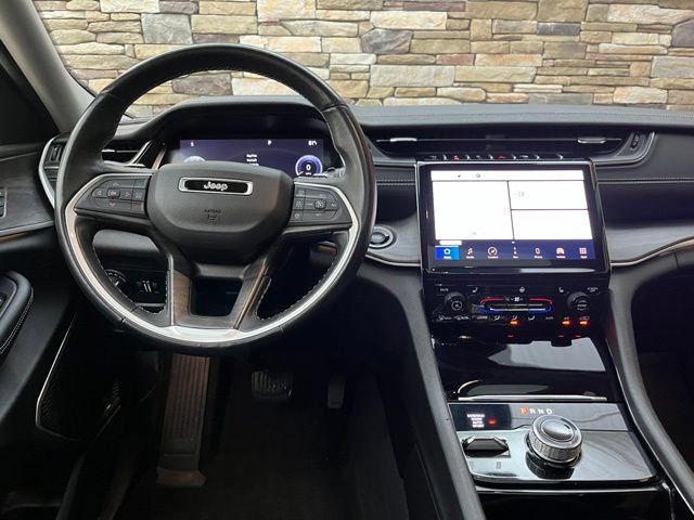 Used 2022 Jeep Grand Cherokee Limited AWD/4WD image 17