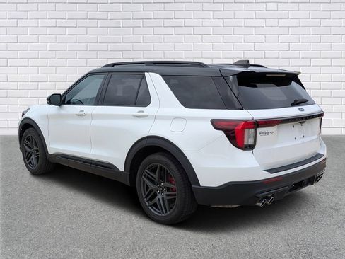 Used 2025 Ford Explorer ST AWD/4WD image 3