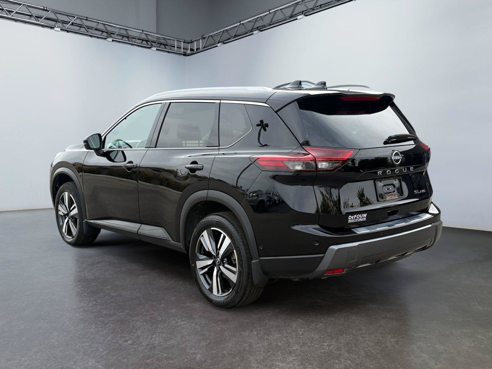 Certified 2025 Nissan Rogue SL w/ Tech Package AWD/4WD image 5