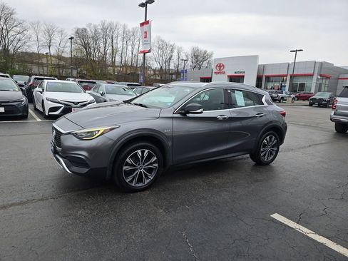 Used 2018 INFINITI QX30 Premium w/ Cargo Package image 3