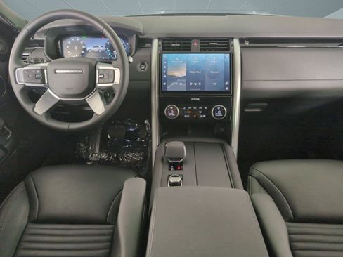 Certified 2025 Land Rover Discovery S image 3