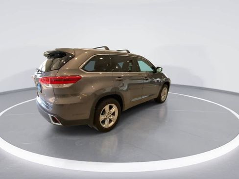 Used 2017 Toyota Highlander Limited AWD/4WD image 8