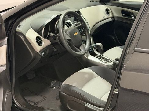 Used 2016 Chevrolet Cruze LS image 8