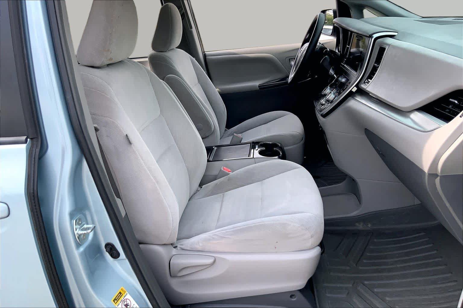 Used 2015 Toyota Sienna LE FWD image 8