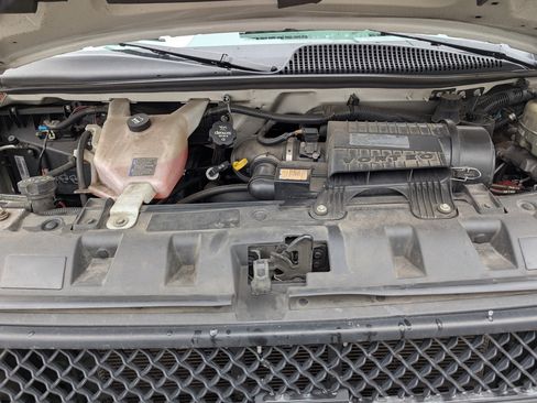 Used 2017 Chevrolet Express 3500 image 16