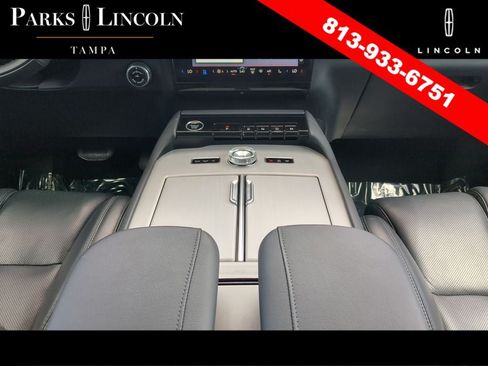 Certified 2025 Lincoln Navigator Reserve AWD/4WD image 12
