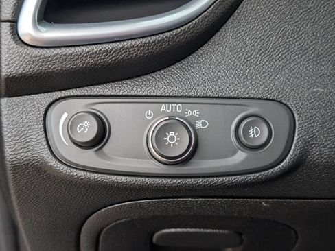 Used 2019 Chevrolet Trax Premier AWD/4WD image 25