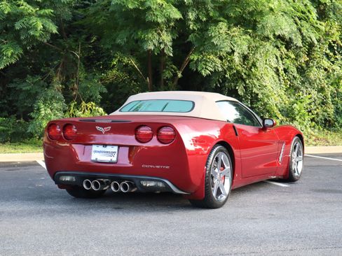 Used 2007 Chevrolet Corvette Convertible w/ Preferred Equipment Group RWD image 10