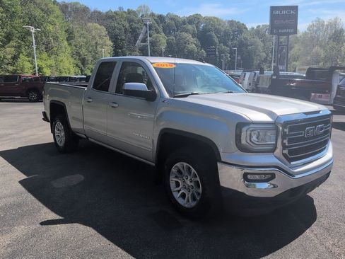 Used 2019 GMC Sierra 1500 SLE w/ SLE Value Package AWD/4WD image 8