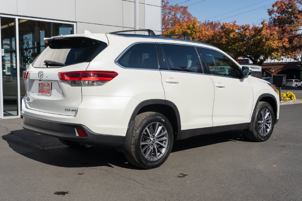 Used 2019 Toyota Highlander XLE AWD/4WD image 6