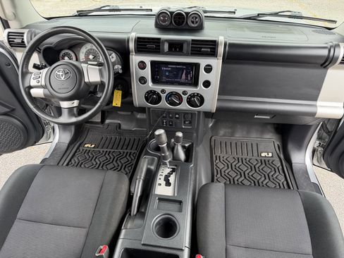 Used 2007 Toyota FJ Cruiser 4WD image 11