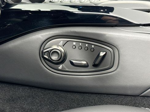 Used 2023 Aston Martin V8 Vantage Roadster RWD image 21