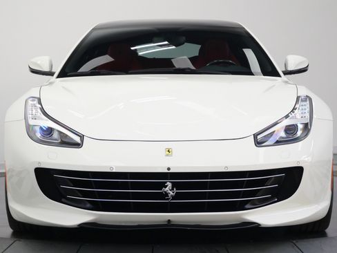 Used 2017 Ferrari GTC4Lusso AWD/4WD image 4