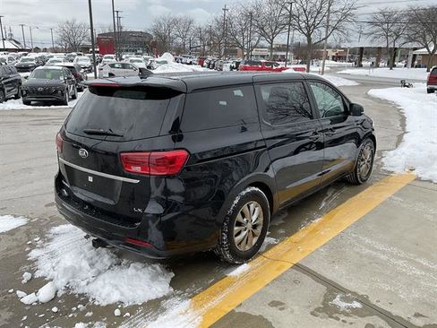 Used 2021 Kia Sedona LX image 3
