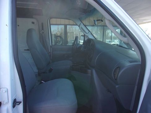Used 2008 Ford E-150 and Econoline 150 E-150 Commercial image 12