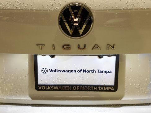 Certified 2024 Volkswagen Tiguan SE R-Line FWD image 11