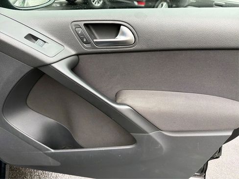 Used 2012 Volkswagen Tiguan S image 21