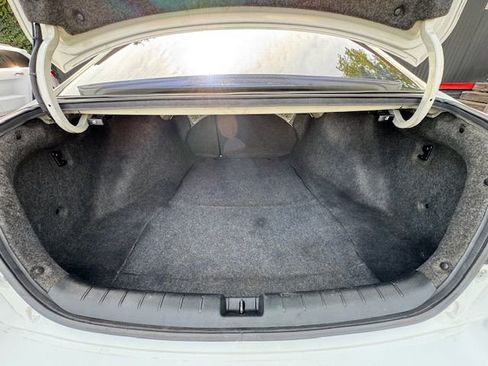 Used 2017 Honda Accord Touring image 10