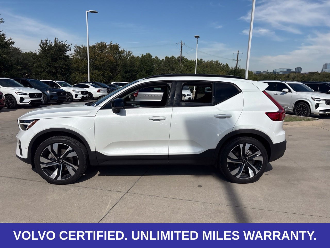 Certified 2025 Volvo XC40 B5 Plus AWD/4WD image 12