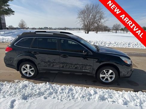 Used 2013 Subaru Outback 2.5i Limited image 2