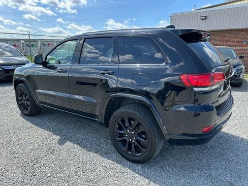 Used 2018 Jeep Grand Cherokee Altitude image 10