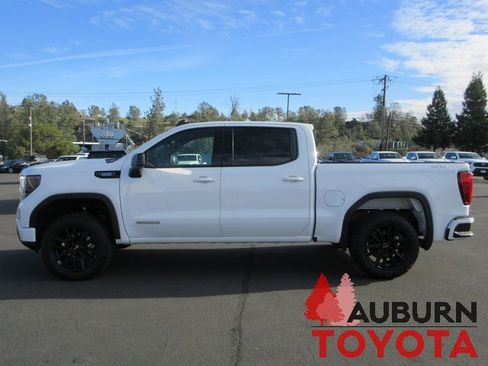 Used 2023 GMC Sierra 1500 Elevation image 11