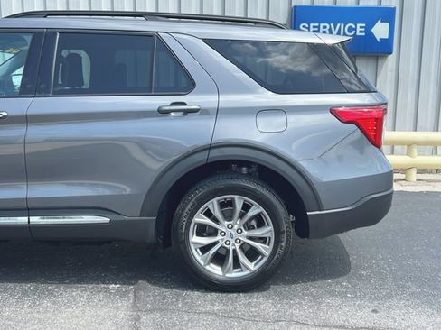 Used 2023 Ford Explorer XLT w/ Equipment Group 202A AWD/4WD image 17