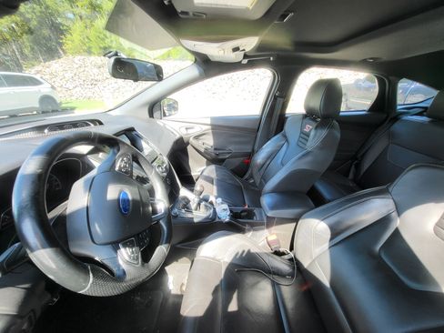 Used 2016 Ford Focus ST w/ Equipment Group 402A FWD image 10