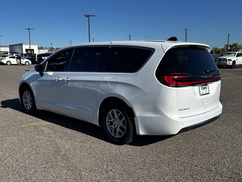 New 2026 Chrysler Pacifica Select image 4
