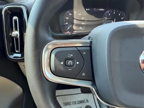 Used 2019 Volvo XC40 T5 Momentum image 50