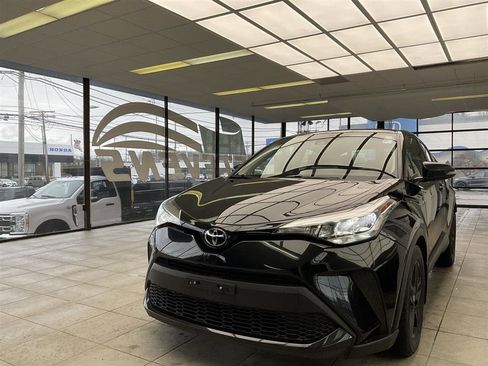 Used 2021 Toyota C-HR LE image 3