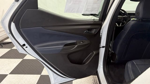 Used 2023 Chevrolet Bolt EUV LT w/ Convenience Package FWD image 17