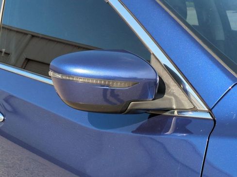 Used 2020 Nissan Rogue SV image 12