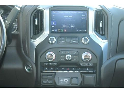 Used 2019 GMC Sierra 1500 SLT image 16