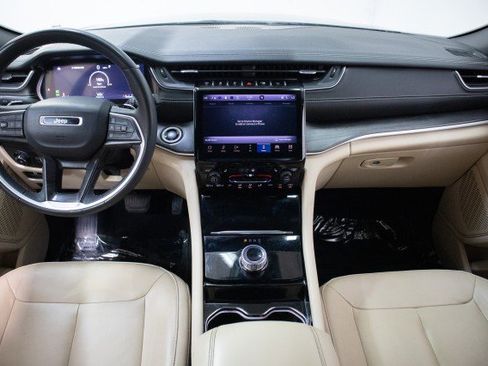 Used 2023 Jeep Grand Cherokee Limited image 26