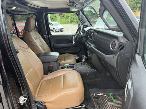 Used 2020 Jeep Wrangler Unlimited Sahara w/ Dual Top Group AWD/4WD image 11