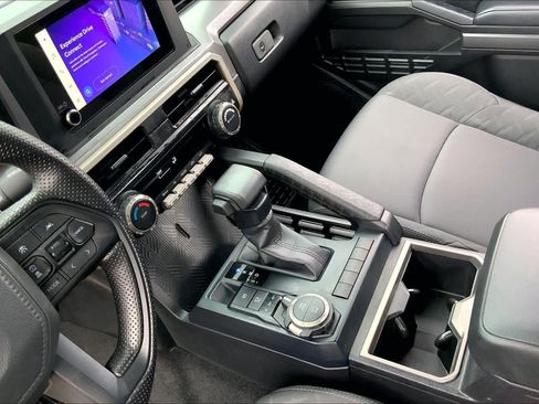 Certified 2025 Toyota Tacoma SR5 AWD/4WD image 16