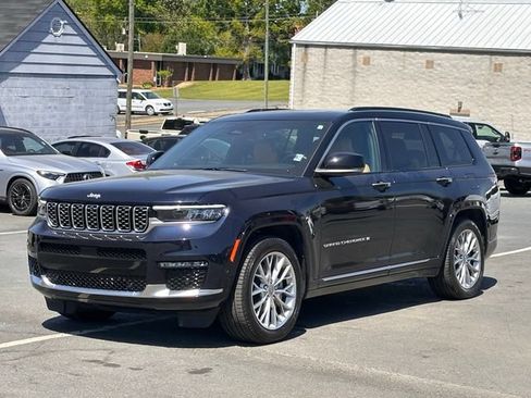 Used 2024 Jeep Grand Cherokee L Summit w/ Luxury Tech Group V AWD/4WD image 2