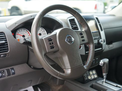 Used 2011 Nissan Xterra PRO-4X w/ Pro-4x Leather Pkg AWD/4WD image 12