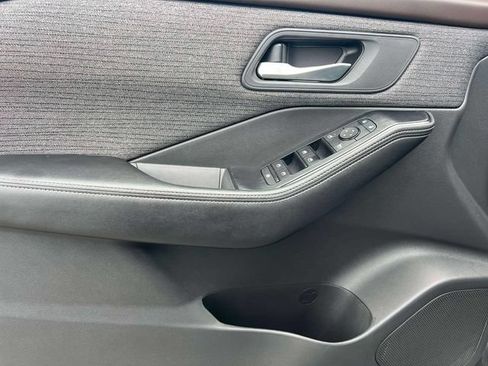 Used 2022 Nissan Rogue SV AWD/4WD image 17