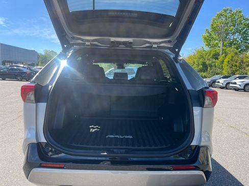 Used 2024 Toyota RAV4 XSE AWD/4WD image 17