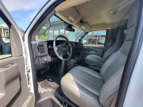 Used 2025 Chevrolet Express 3500 LS w/ Chrome Appearance Package RWD image 9